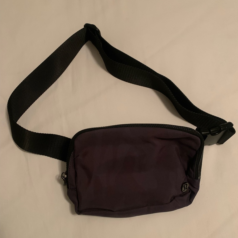 Lululemon everywhere belt bag